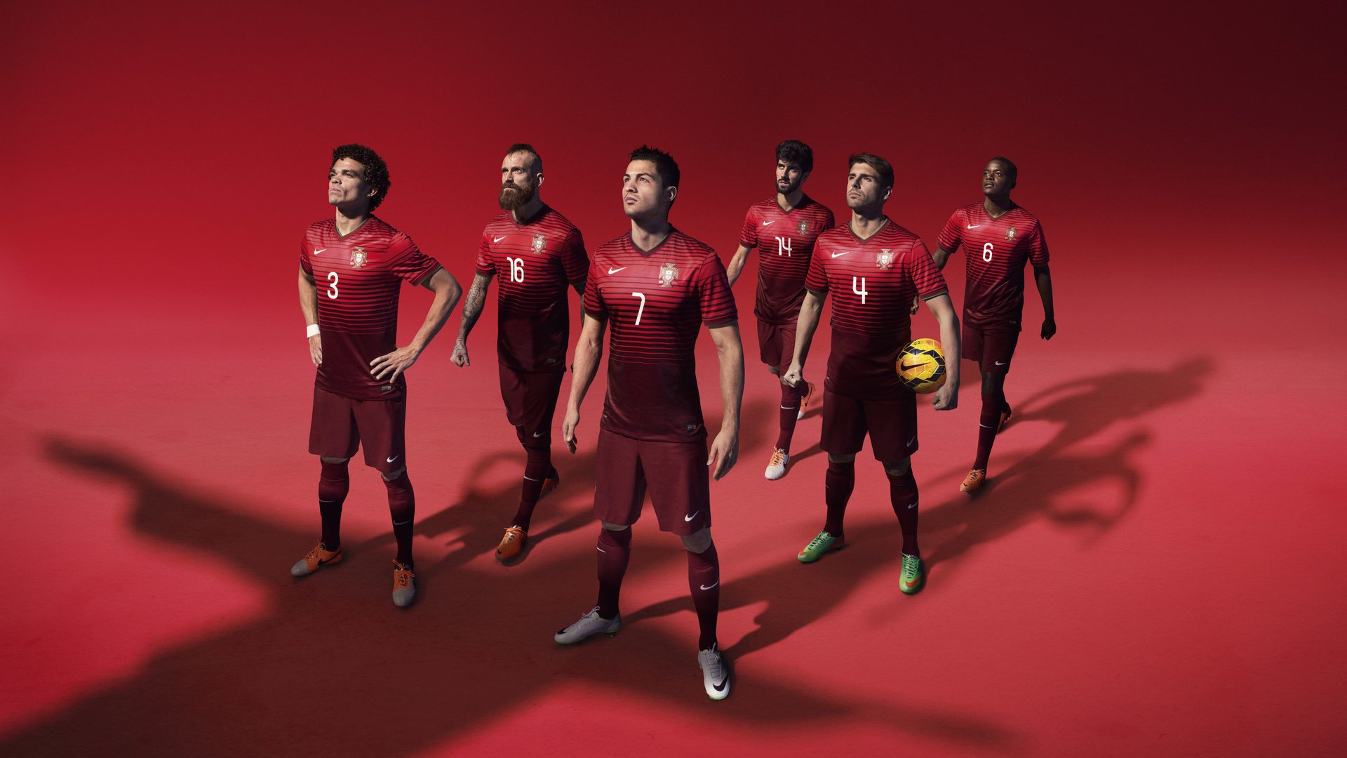 爱游戏体验-足球俱乐部球员薪资结构改革初见成效，足球球队薪资